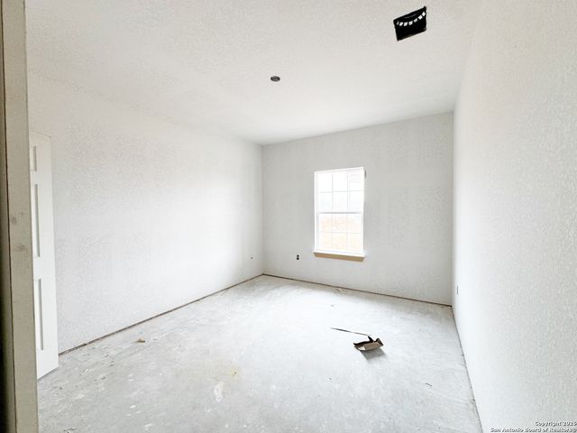 107 CR 2638, Devine, TX 78016