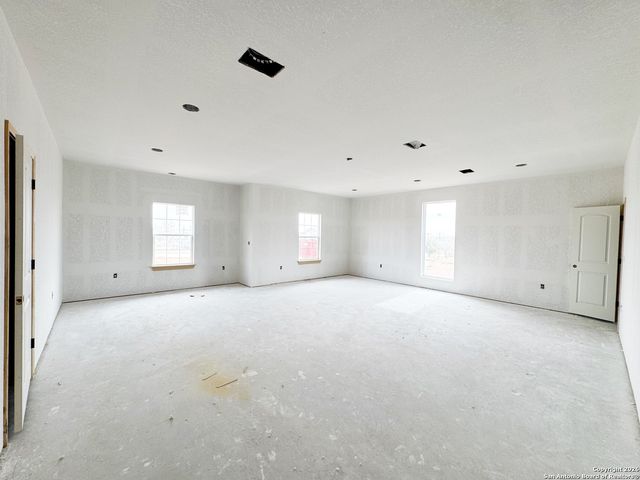 107 CR 2638, Devine, TX 78016