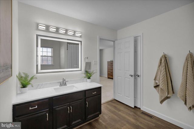 37 WALNUT DR W, Bernville, PA 19506