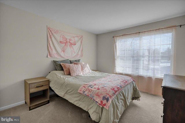 37 WALNUT DR W, Bernville, PA 19506