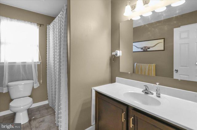 37 WALNUT DR W, Bernville, PA 19506