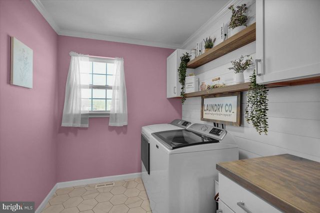 37 WALNUT DR W, Bernville, PA 19506