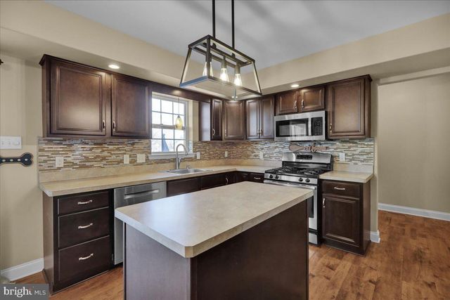 37 WALNUT DR W, Bernville, PA 19506