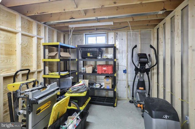 37 WALNUT DR W, Bernville, PA 19506