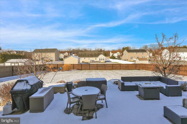 37 WALNUT DR W, Bernville, PA 19506