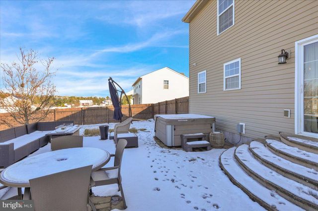 37 WALNUT DR W, Bernville, PA 19506