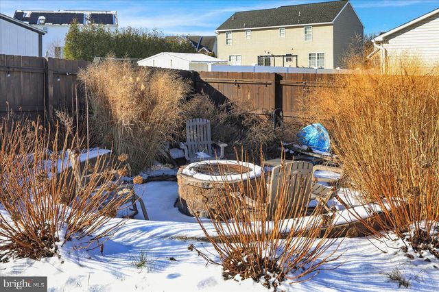 37 WALNUT DR W, Bernville, PA 19506