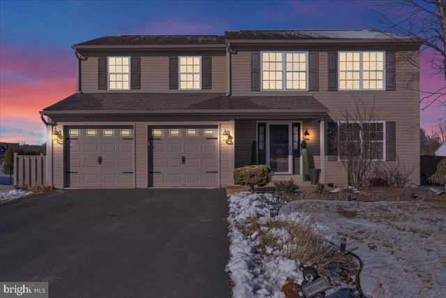 37 WALNUT DR W, Bernville, PA 19506