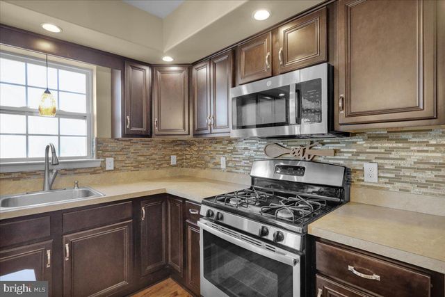 37 WALNUT DR W, Bernville, PA 19506