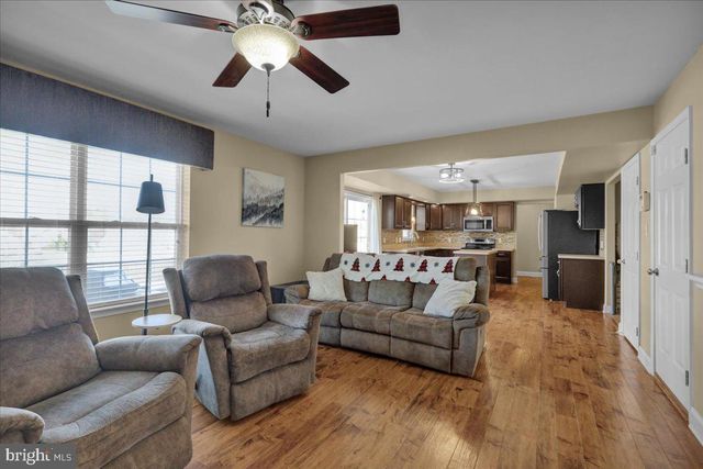 37 WALNUT DR W, Bernville, PA 19506