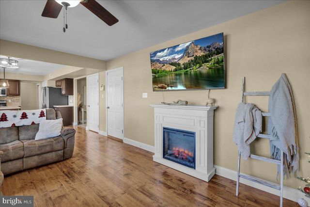 37 WALNUT DR W, Bernville, PA 19506