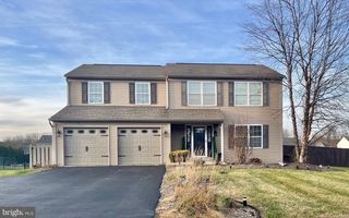 37 WALNUT DR W, Bernville, PA 19506