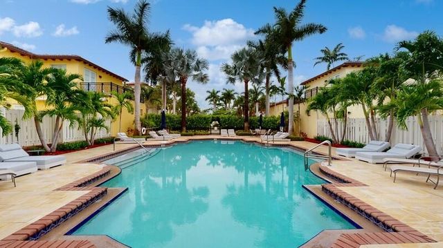 41 Via Floresta Drive, Boca Raton, FL 33487