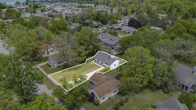 121 S Barker Street, New Buffalo, MI 49117