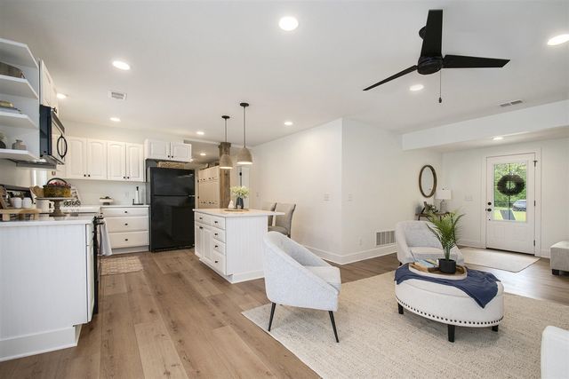 121 S Barker Street, New Buffalo, MI 49117