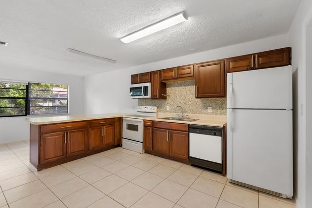 4108 NW 79th Avenue 1, Coral Springs, FL 33065