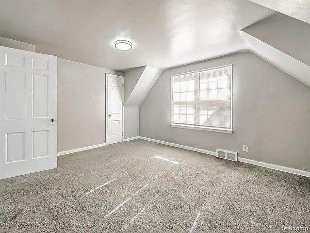 9744 Lakepointe Street, Detroit, MI 48224