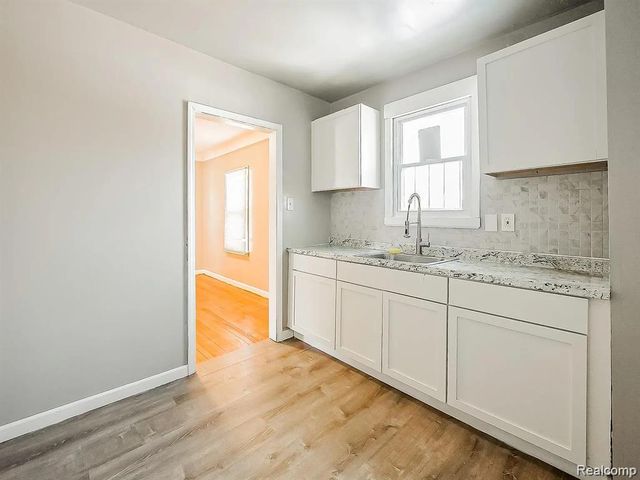 9744 Lakepointe Street, Detroit, MI 48224