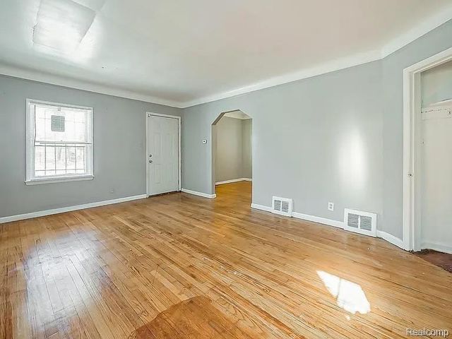 9744 Lakepointe Street, Detroit, MI 48224