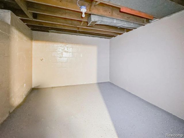 9744 Lakepointe Street, Detroit, MI 48224