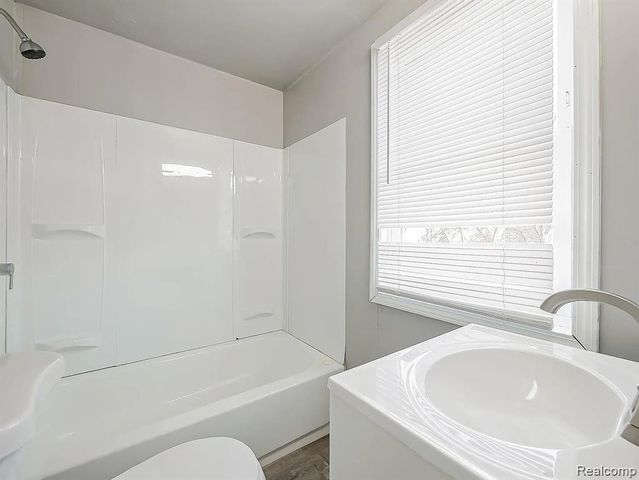 9744 Lakepointe Street, Detroit, MI 48224