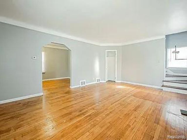 9744 Lakepointe Street, Detroit, MI 48224