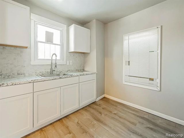 9744 Lakepointe Street, Detroit, MI 48224