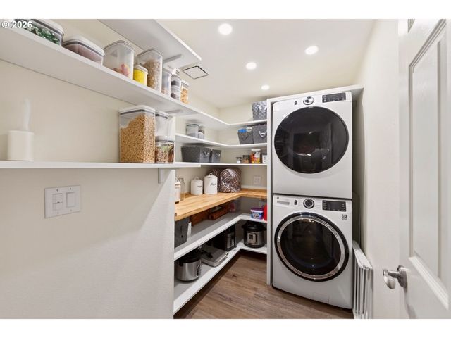 200 SHAW St, Fairview, OR 97024