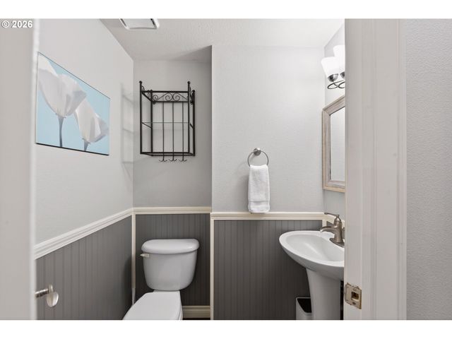 200 SHAW St, Fairview, OR 97024