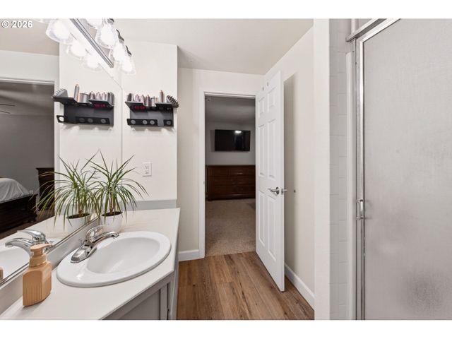 200 SHAW St, Fairview, OR 97024