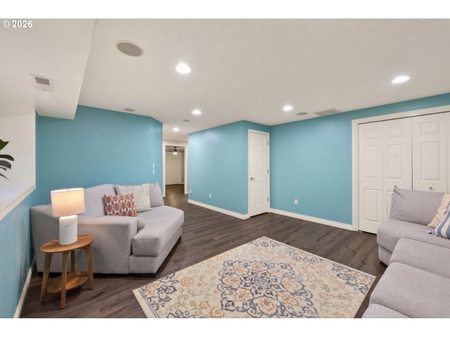 200 SHAW St, Fairview, OR 97024
