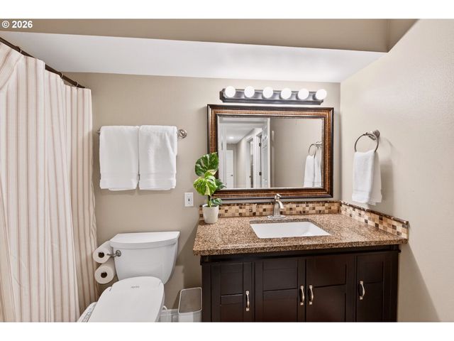 200 SHAW St, Fairview, OR 97024