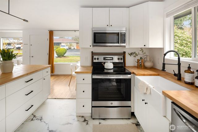 1237 SW 118th Street, Burien, WA 98146