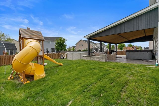 3335 Big Bend Drive, Montgomery, IL 60538