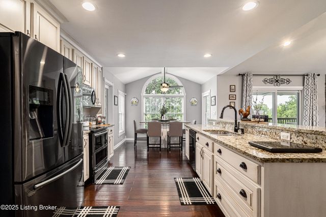 969 John Henry Rd, Taylorsville, KY 40071