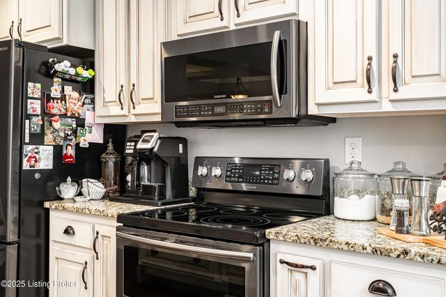 969 John Henry Rd, Taylorsville, KY 40071