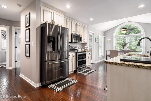 969 John Henry Rd, Taylorsville, KY 40071