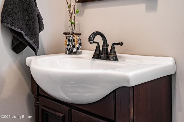 969 John Henry Rd, Taylorsville, KY 40071