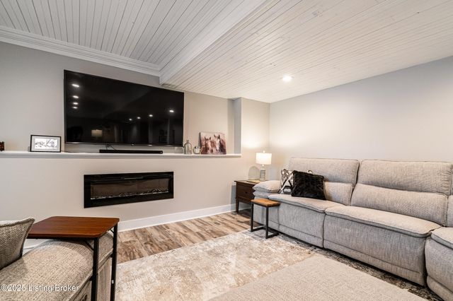 969 John Henry Rd, Taylorsville, KY 40071