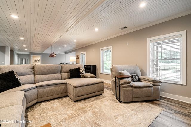 969 John Henry Rd, Taylorsville, KY 40071