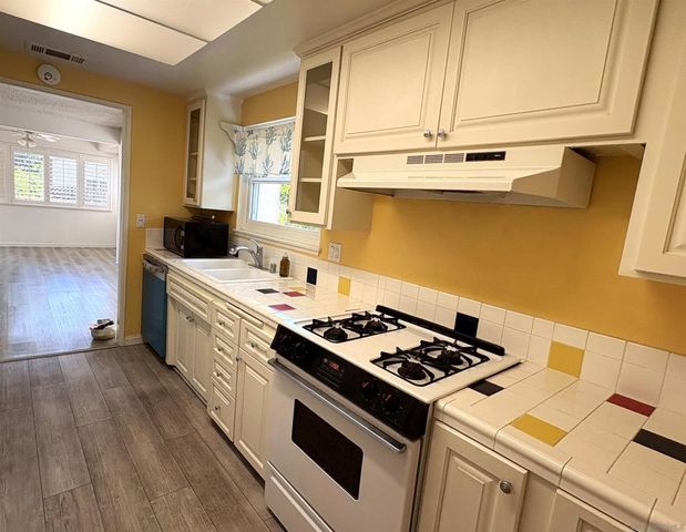 12040 Callado Rd, San Diego, CA 92128