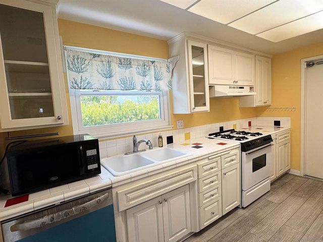 12040 Callado Rd, San Diego, CA 92128