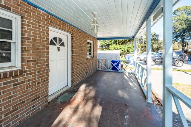 1520 N Avalon Circle, Charleston, SC 29407