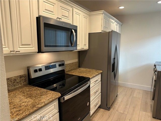 4648 Park Granada 170, Calabasas, CA 91302