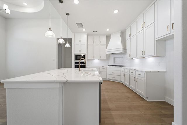 1051 Lakeland Circle, Rosharon, TX 77583