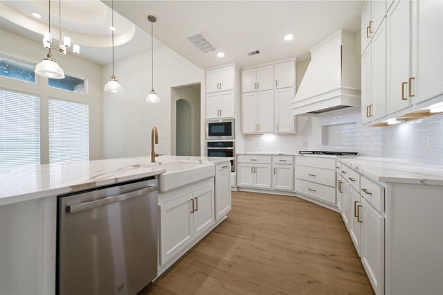 1051 Lakeland Circle, Rosharon, TX 77583