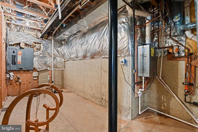 1411 WOODHURST BLVD, Mclean, VA 22102