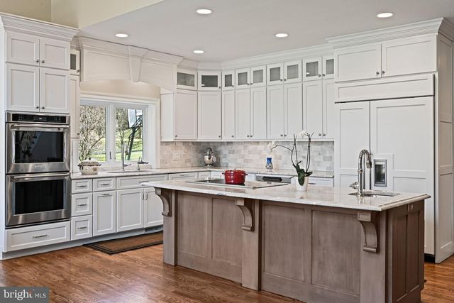 1411 WOODHURST BLVD, Mclean, VA 22102