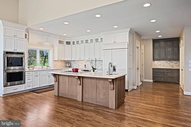 1411 WOODHURST BLVD, Mclean, VA 22102