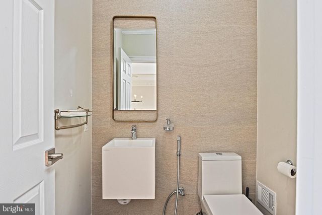 1411 WOODHURST BLVD, Mclean, VA 22102